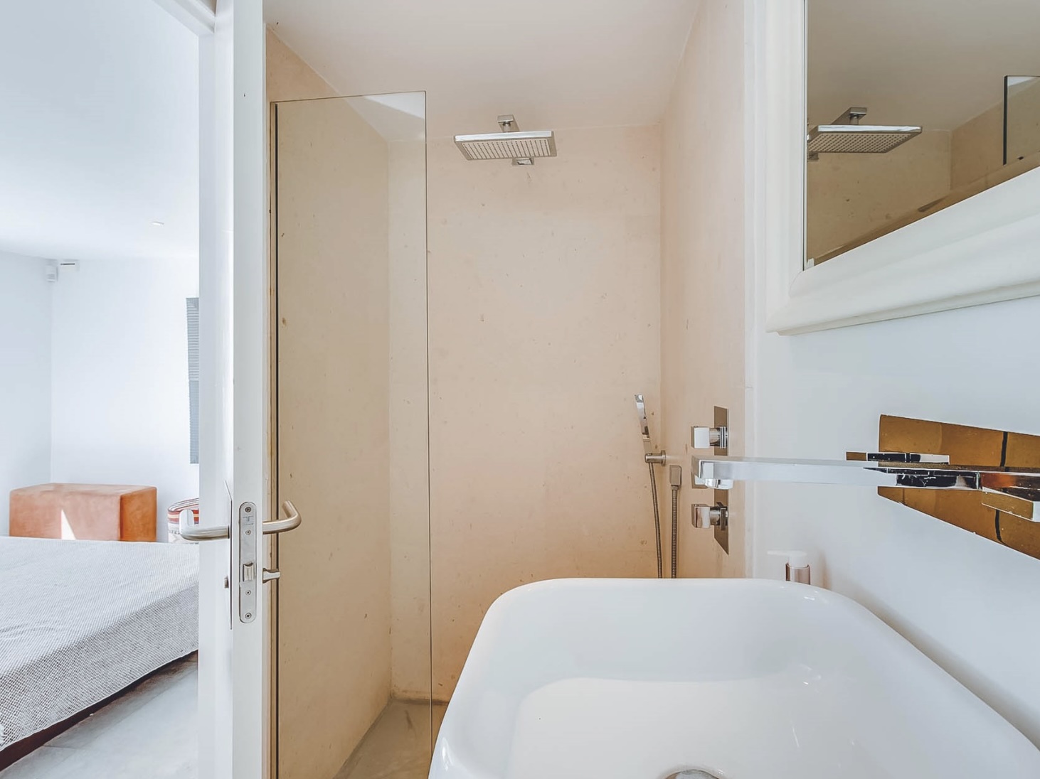 Resa Estates Ibiza can Viv tourist license sale koop bathroom shower.jpg